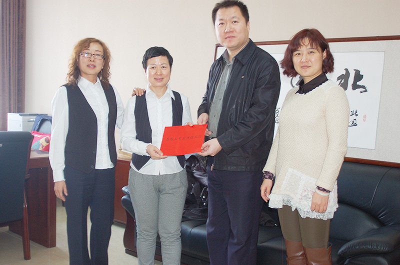 1464057308126801.jpg 沙区经发委领导慰问北园春集团党员2016.2.2.JPG