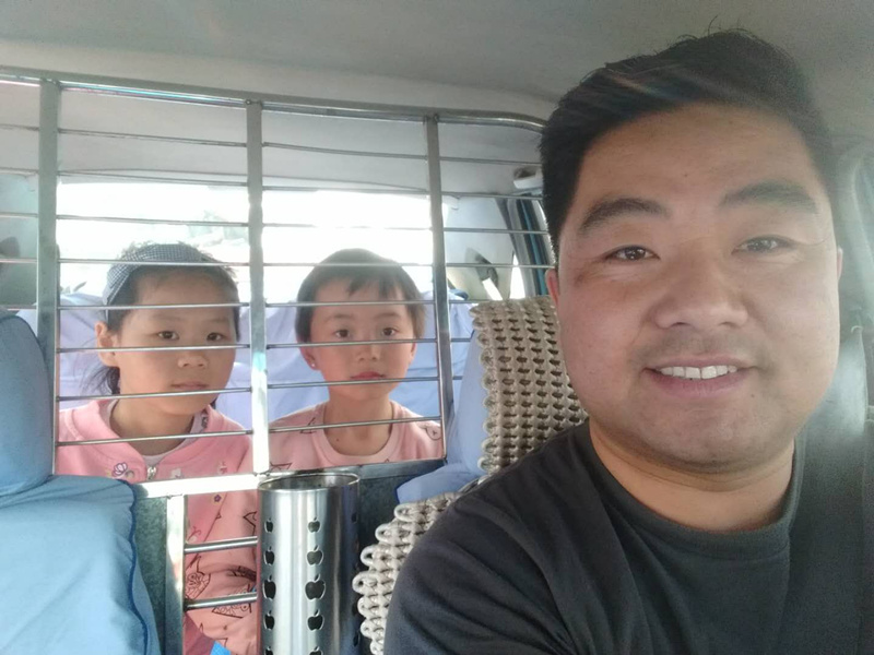 1525237830681150.jpg 20180407魏玉宏免费拉迷路小学生回家_副本.jpg