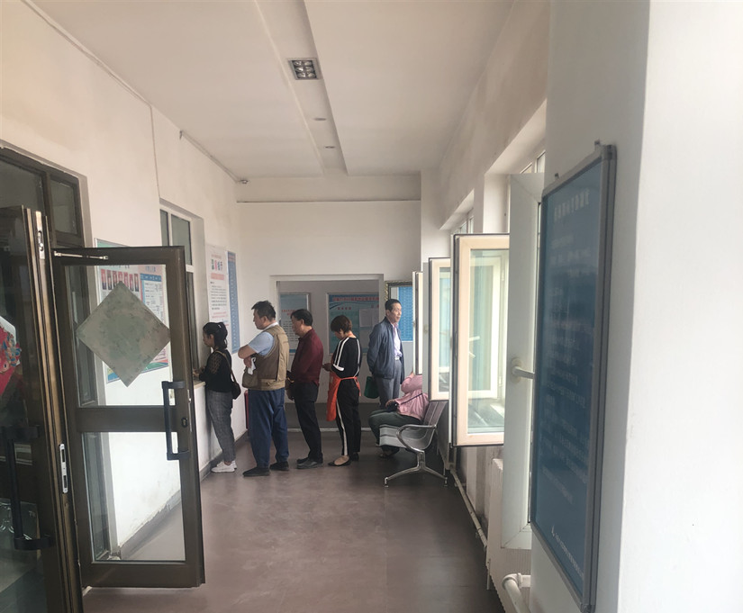 1567399485919688.jpg 图为:物业公司周末为商户充值_副本.jpg