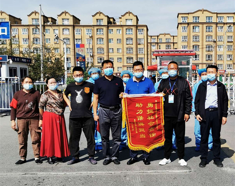 1601438885453169.jpg 图为:乌苏北园春市场接受旌旗_副本.jpg