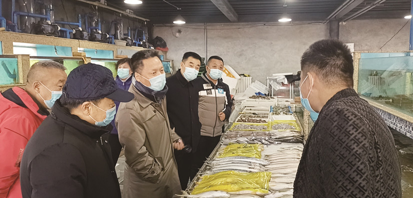 1612255920329851.jpg 图为:自治区副主席莅临北园春市场检查指导疫情防控工作现场_副本.jpg