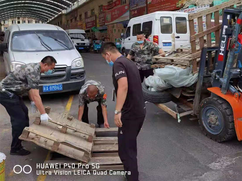 1630467505768541.jpg 图为:副食市场集中整治安全生产_副本.jpg