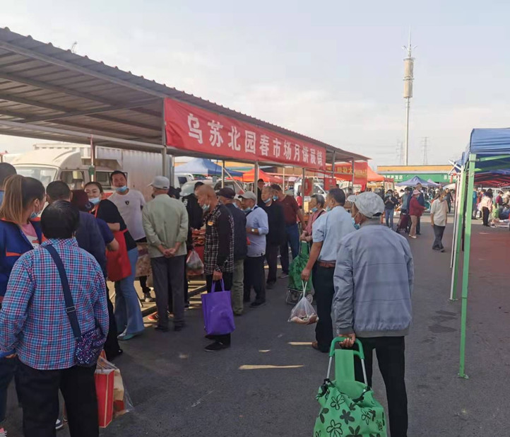 1632978490659148.jpg 图为:乌苏北园春市场月饼展销会_副本.jpg